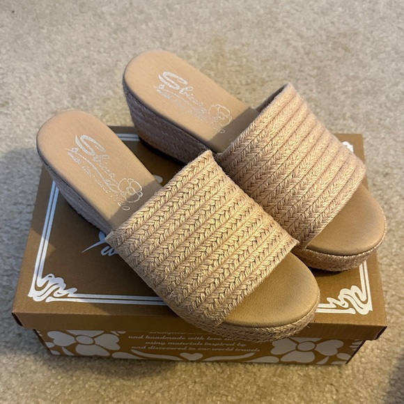 Sbicca Beige Woven Wedge Sandals - Picture 1 of 5